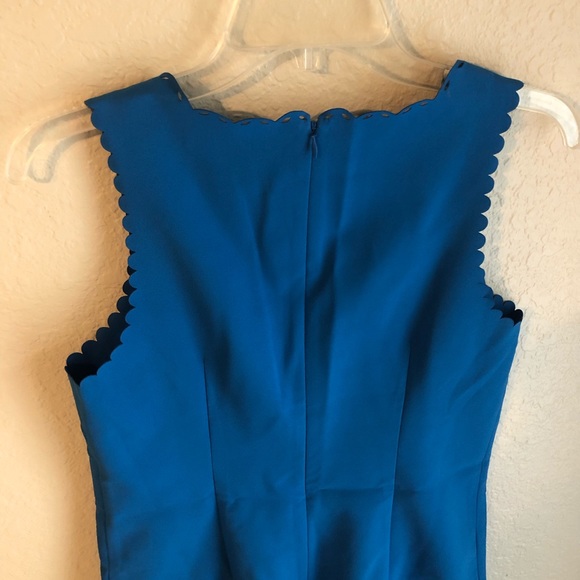 Beautiful scalloped dress 👗 - Picture 3 of 6